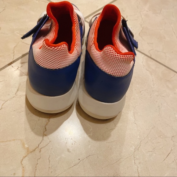 Calvin Klein Velcro Sneakers barely worn - Picture 5 of 7